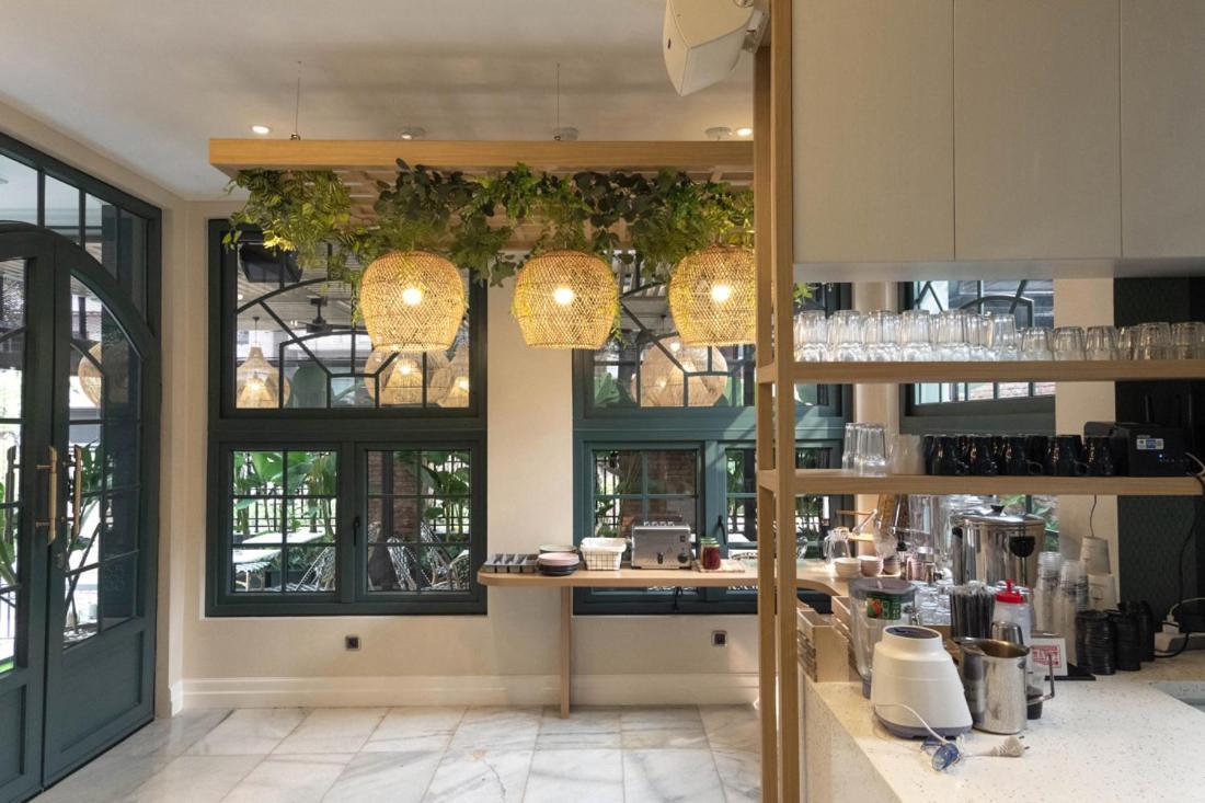 Отель Casa Living Senopati Джакарта Экстерьер фото