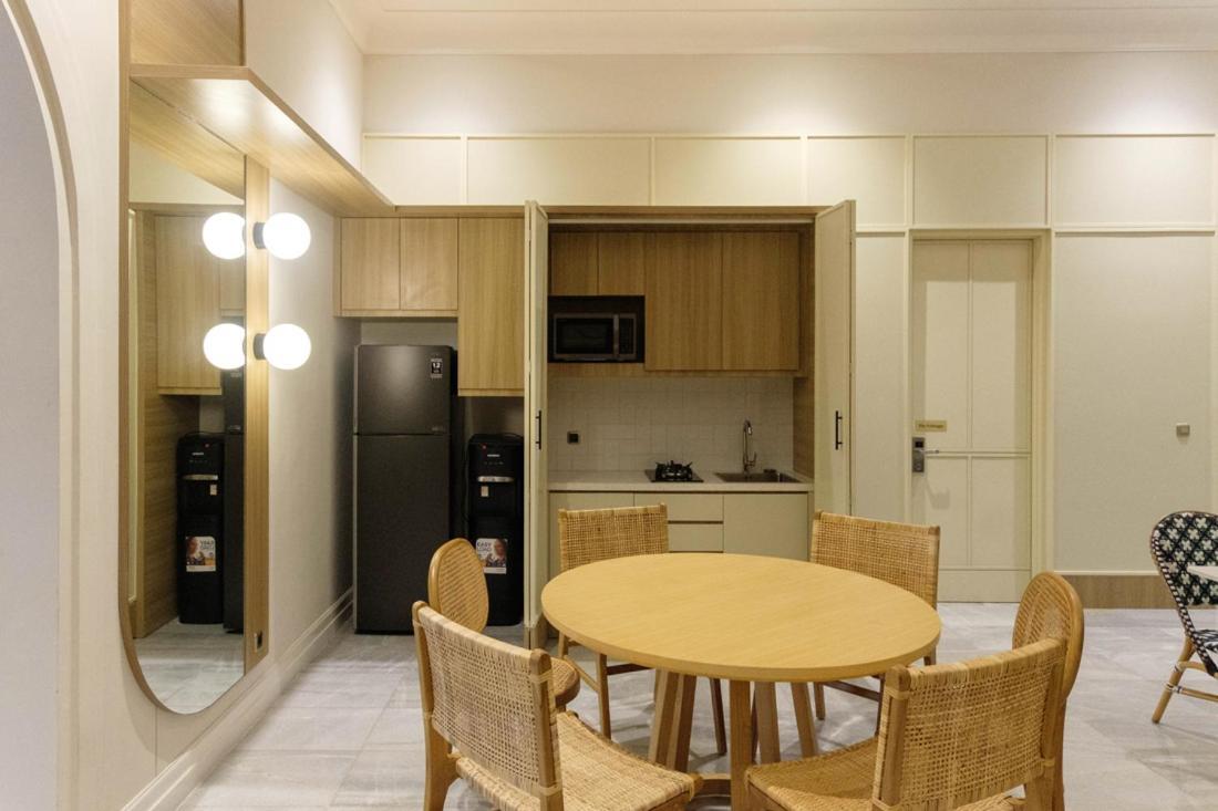 Отель Casa Living Senopati Джакарта Экстерьер фото