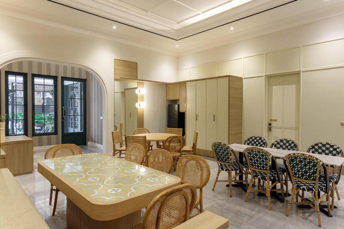 Отель Casa Living Senopati Джакарта Экстерьер фото