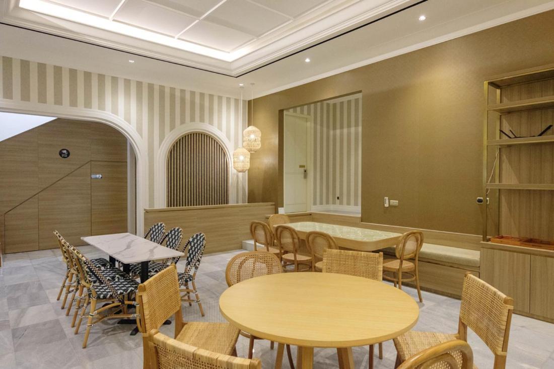 Отель Casa Living Senopati Джакарта Экстерьер фото