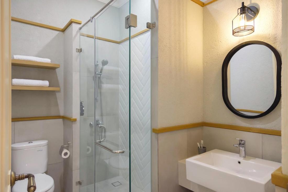 Отель Casa Living Senopati Джакарта Экстерьер фото