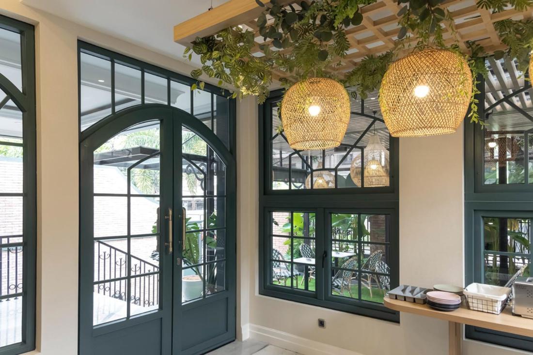 Отель Casa Living Senopati Джакарта Экстерьер фото