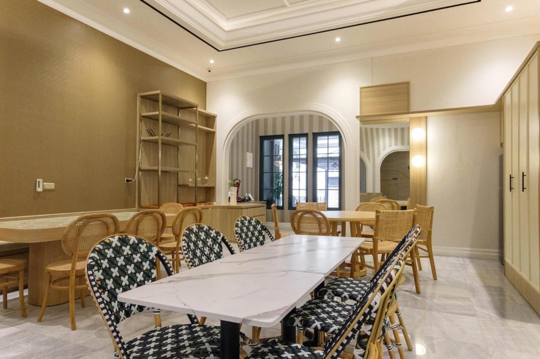 Отель Casa Living Senopati Джакарта Экстерьер фото