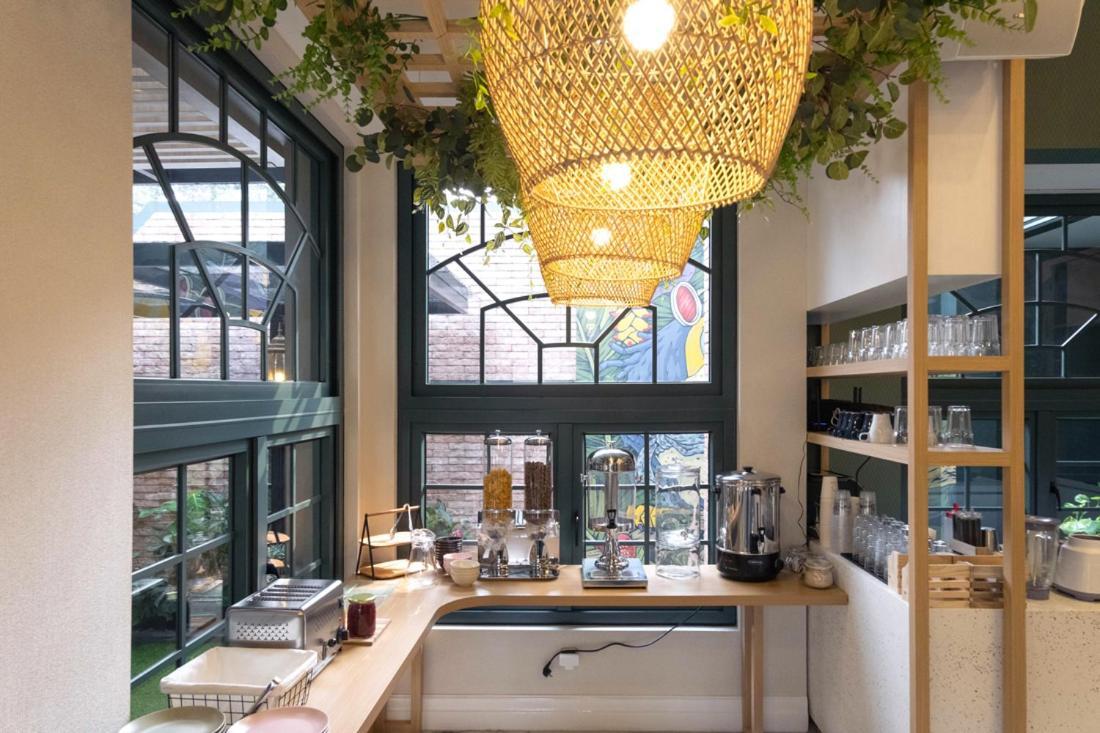 Отель Casa Living Senopati Джакарта Экстерьер фото