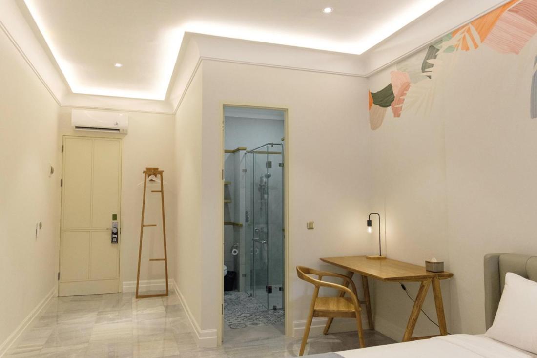 Отель Casa Living Senopati Джакарта Экстерьер фото